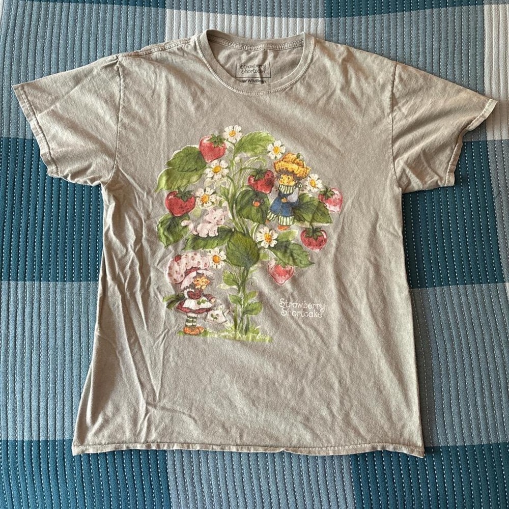 Strawberry Shortcake graphic tee